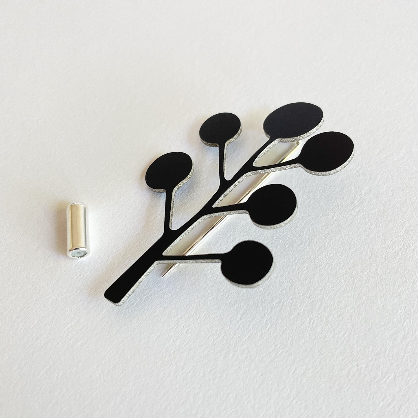 Black Kelp Pin